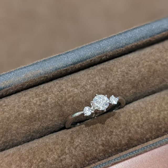 【アンジェリックフォセッテ(Angelique Fossette)の口コミ】 割とたくさんのお店を回りましたが、価格×ダイヤの質はアンジェリッ…