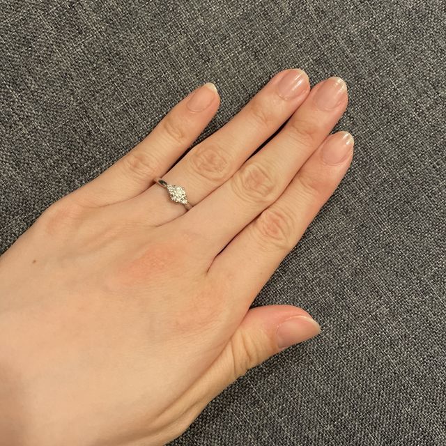 【宝寿堂(ほうじゅどう)の口コミ】 指に馴染むデザインと、綺麗なダイヤがお気に入りです。0.4ct以上でカラー…