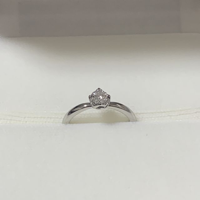 【俄(にわか)の口コミ】 歳を重ねても気兼ねなくつけたく、シンプルな指輪を探していたところ、こ…