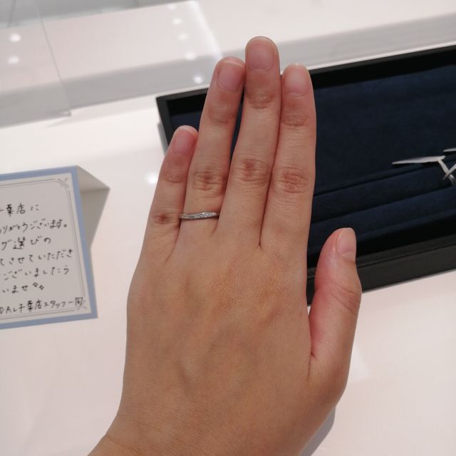 【4℃ BRIDAL(ヨンドシーブライダル)の口コミ】 来店前はウェーブの指輪がいいと思ってましたが、いざ試着してみるとスト…