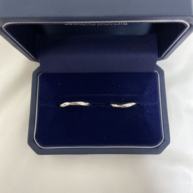 【銀座ダイヤモンドシライシの口コミ】 仕事中でも付けられるような指輪を探していました。
デザインはシンプルで…