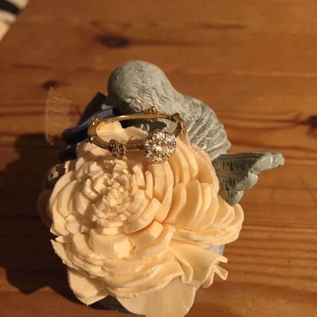 【AbHeri(アベリ)の口コミ】 まるで指先に花が咲いたみたいだなぁと一目惚れしました。エンゲージリン…