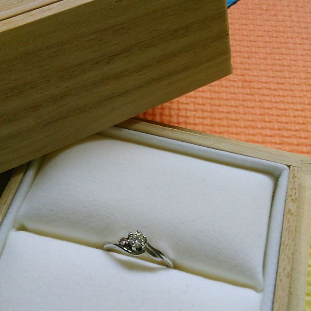 【MILK&Strawberry(ミルクアンドストロベリー)の口コミ】 普通のダイヤモンドだけでなくて、ピンクダイヤモンドも横に添えられてい…