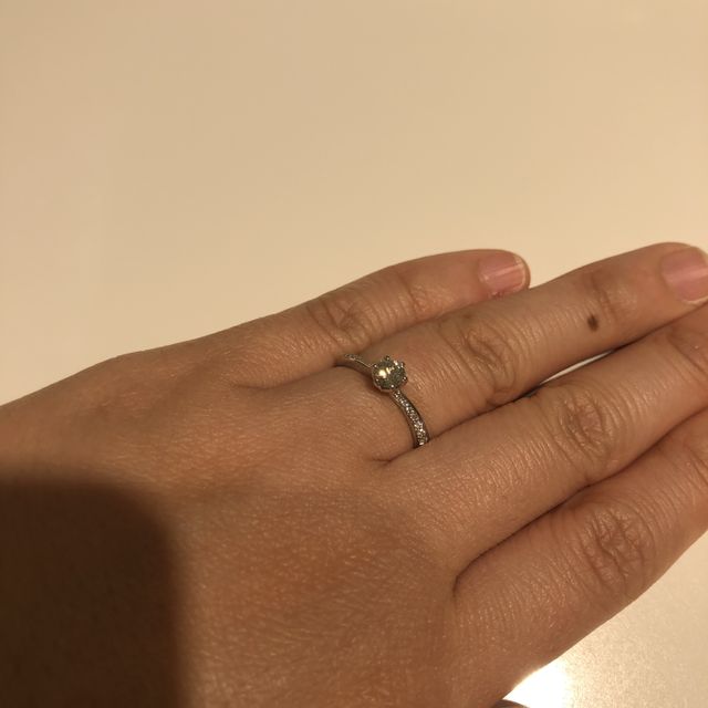 【4℃ BRIDAL(ヨンドシーブライダル)の口コミ】 指なじみの良いウェーブタイプで、指の根本まで入るから指が長く見えます…