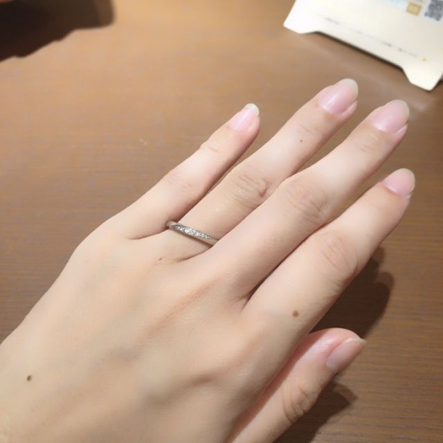【TRECENTI(トレセンテ)の口コミ】 指輪のデザインは、女性用はストレートでダイヤが付いているものがシンプ…