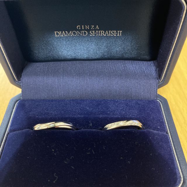 【銀座ダイヤモンドシライシの口コミ】 ウェーブのデザインで何店舗か探していて、1番良いデザインでした。ダイヤ…