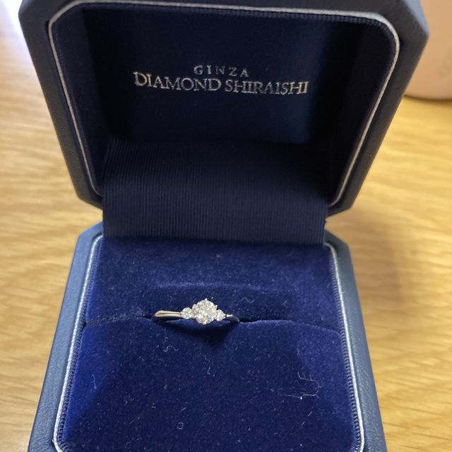 【銀座ダイヤモンドシライシの口コミ】 とにかくかわいかったです。
完全な一目惚れでした。
いくつか試着をして…