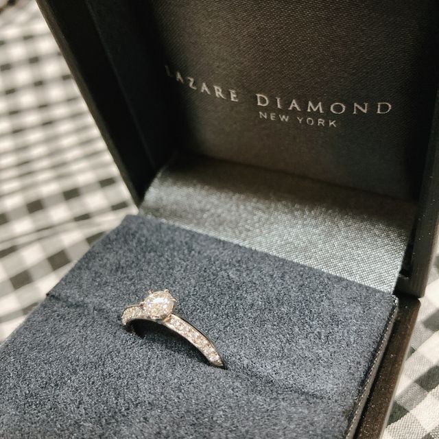 【ラザール ダイヤモンド(LAZARE DIAMOND)の口コミ】 こちらに伺う前に数店舗試着をしてきました。

沢山見すぎて、自分はどの…