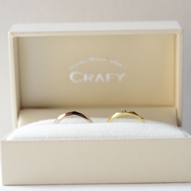 【CRAFY(クラフィ)の口コミ】 たくさんの金属の種類のサンプルを試着し、金属の種類を選びました。
そこ…