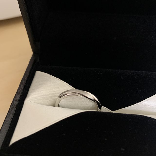 【エクセルコダイヤモンド(EXELCO DIAMOND)の口コミ】 デザインについてストレートのものでかつ、動きのあるものを選びました。…