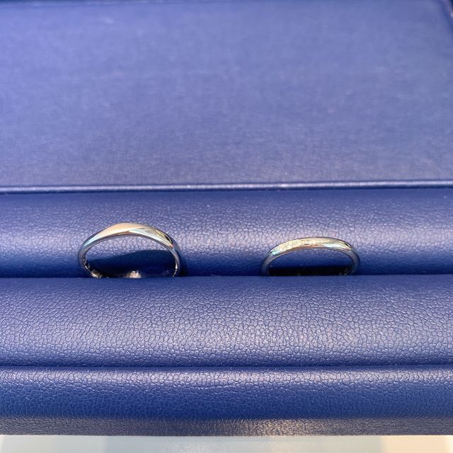 【銀座ダイヤモンドシライシの口コミ】 形はストレートタイプかV字で悩んでいましたが、ストレートの方が指馴染み…