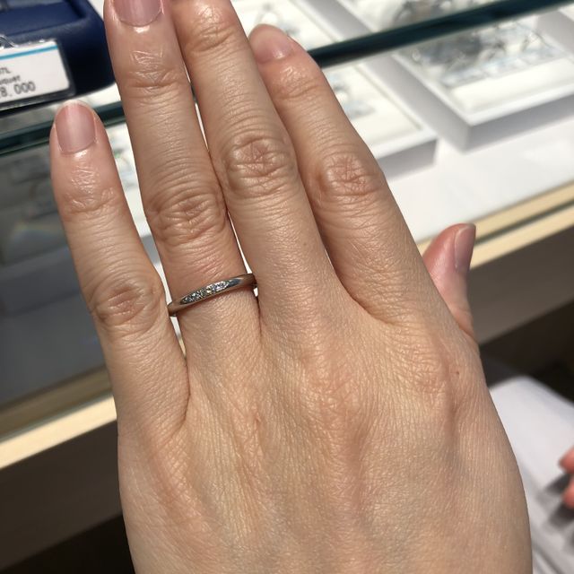 【銀座ダイヤモンドシライシの口コミ】 デザインは、ホームページ等で調べて気になっていたものを見せてください…