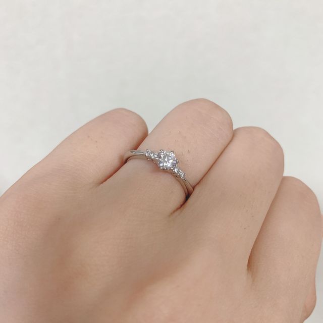 【アイプリモ(I-PRIMO)の口コミ】 ダイヤの大きさも、目立ちすぎず、普段使いが可能な点です。
決め手として…