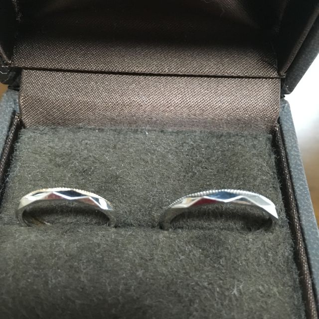 【CHER LUV(シェールラブ)の口コミ】 夫婦共に普段あまり指輪等のアクセサリーを着ける習慣がなかったので、出…