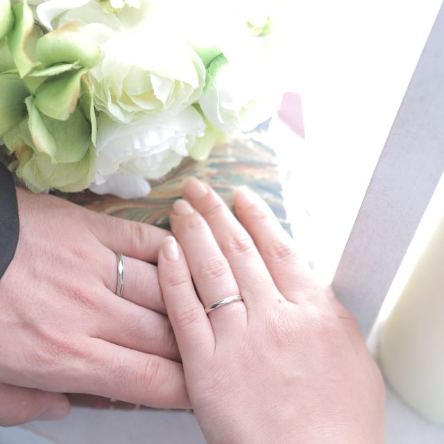 【CHER LUV(シェールラブ)の口コミ】 夫婦共に普段あまり指輪等のアクセサリーを着ける習慣がなかったので、出…