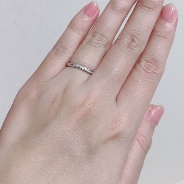 【銀座ダイヤモンドシライシの口コミ】 流れるようなダイヤモンドのラインがどこから見ても綺麗で似たような他の…