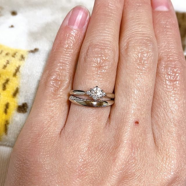 【俄(にわか)の口コミ】 ハーフエタニティが良い気持ちとプラチナのThe結婚指輪という雰囲気どちら…