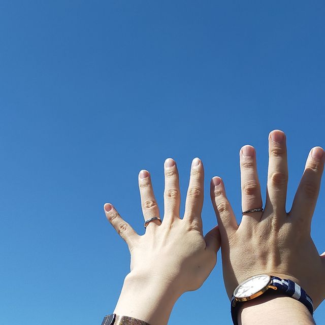 【CRAFY(クラフィ)の口コミ】 元々指輪はあまりつけないのですが、二人の思い出のために婚約指輪を購入…