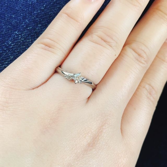 【銀座ダイヤモンドシライシの口コミ】 普段使いもできるようなデザインを希望しておりました。こちらは、サイド…