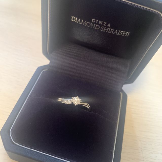 【銀座ダイヤモンドシライシの口コミ】 普段使いもできるようなデザインを希望しておりました。こちらは、サイド…