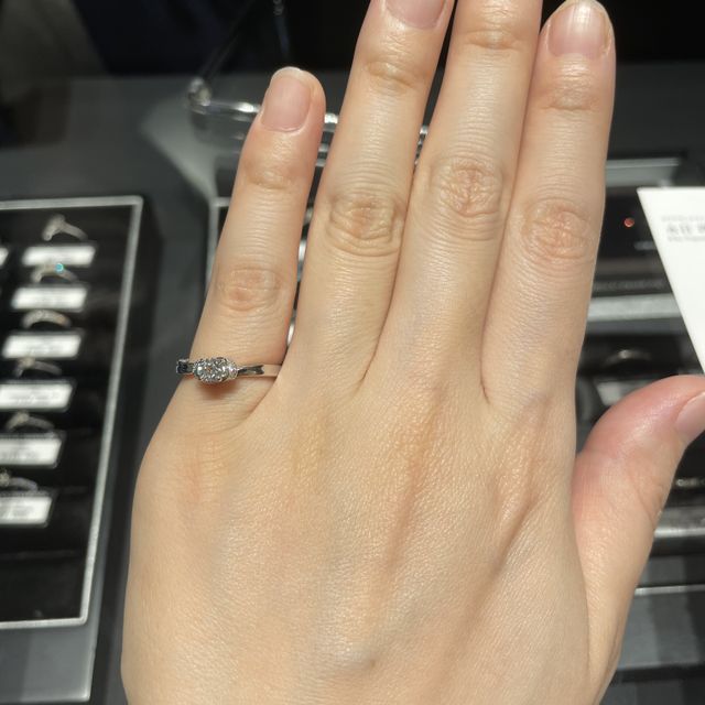 【エクセルコダイヤモンド(EXELCO DIAMOND)の口コミ】 リボンがモチーフとなっているこのデザインが可愛くて一目惚れでした。他…