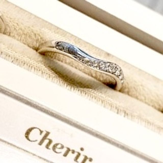 【Mariage ent(マリアージュエント)の口コミ】 素材はプラチナですが、イエローゴールドとピンクゴールドも選べます。か…