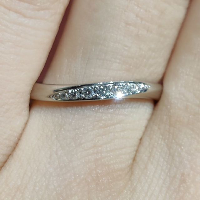 【モニッケンダム(MONNICKENDAM)の口コミ】 パッと見た感じだとストレートに見えるようなゆるやかなウェーブライン、…