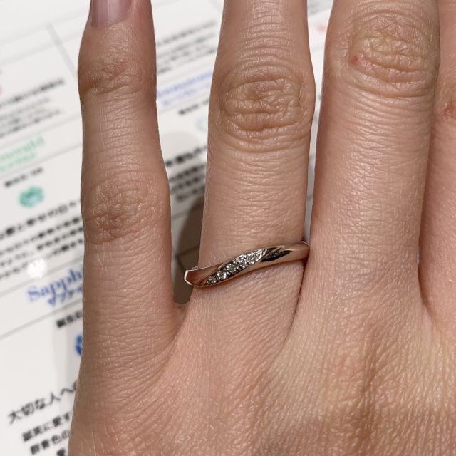 【アイプリモ(I-PRIMO)の口コミ】 ダイヤモンドの部分が指を動かす度にキラキラ輝き、天の川のように流れる…