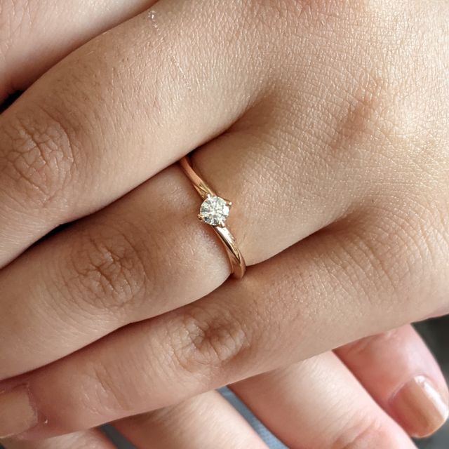 【銀座ダイヤモンドシライシの口コミ】 [リングについて]
・4本ツメである。(4本ツメがダイヤモンドの輝きをより…