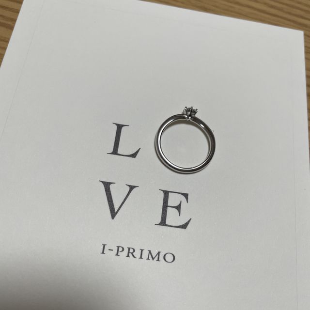 【アイプリモ(I-PRIMO)の口コミ】 シンプルだけど、ダイヤモンドを支える土台を横から見ると、隙間がハート…