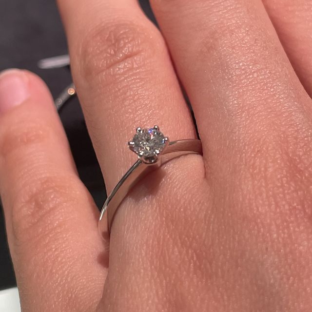 【ティファニー(Tiffany & Co.)の口コミ】 ティファニーセッティングは、他の2つのシリーズと比べて、一番高さがある…