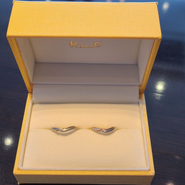 【ケイウノ ブライダル(K.UNO BRIDAL)の口コミ】 たくさん試着してウェーブタイプが２人に合っていると感じて、1色じゃなく…