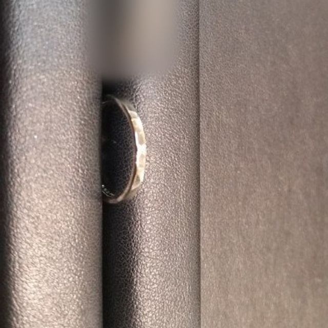 【SIENAROSE(シエナロゼ)の口コミ】 すでに購入していたエンゲージリングとの重ね付けを考慮して、シンプルな…