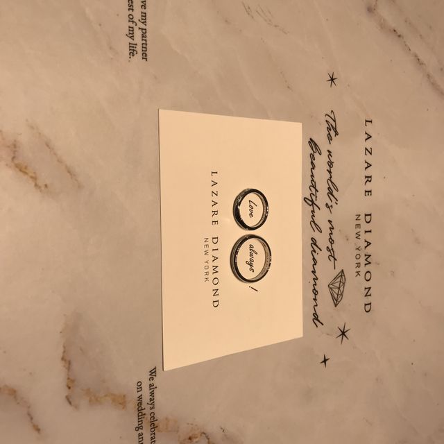 【ラザール ダイヤモンド(LAZARE DIAMOND)の口コミ】 洗練された美しいデザインに惹かれました。シンプルでありながら高級感を…