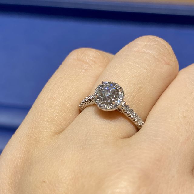 【銀座ダイヤモンドシライシの口コミ】 セミオーダースタイルで、予算に合わせたダイヤを選ぶことができます。ま…