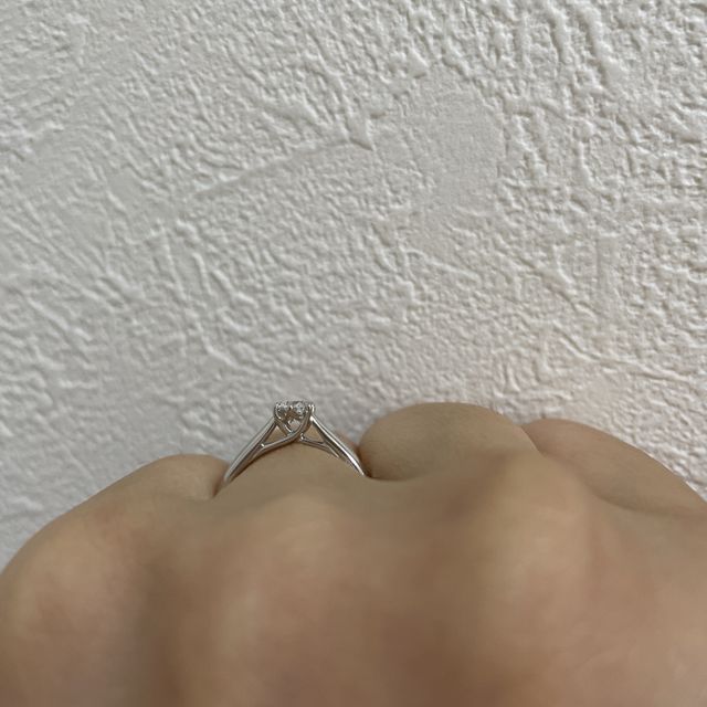 【銀座ダイヤモンドシライシの口コミ】 プロポーズで頂いた指輪なので、私が決めた訳ではありません。
ただ横から…