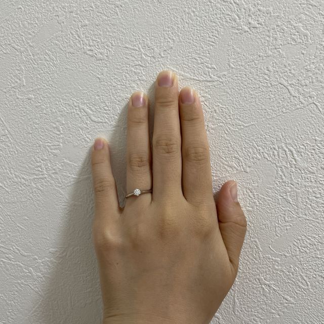 【銀座ダイヤモンドシライシの口コミ】 プロポーズで頂いた指輪なので、私が決めた訳ではありません。
ただ横から…