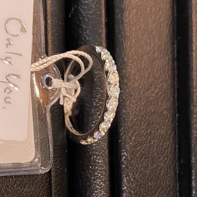 【Only You(オンリーユー)の口コミ】 ダイヤモンドがたくさん敷き詰められいて、とてもゴージャスな指輪です。…