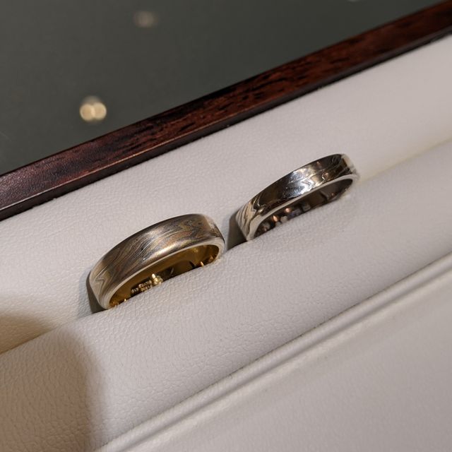 【杢目金屋(もくめがねや)の口コミ】 木目に使う金属も2種類〜選べてそれぞれで印象が変わります。そして１枚の…