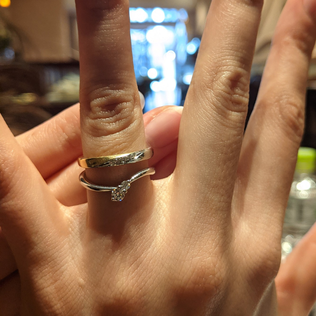 【ケイウノ ブライダル(K.UNO BRIDAL)の口コミ】 婚約指輪を見に行ったのですがV字デザインを探す中でも、ケイウノさんの流…