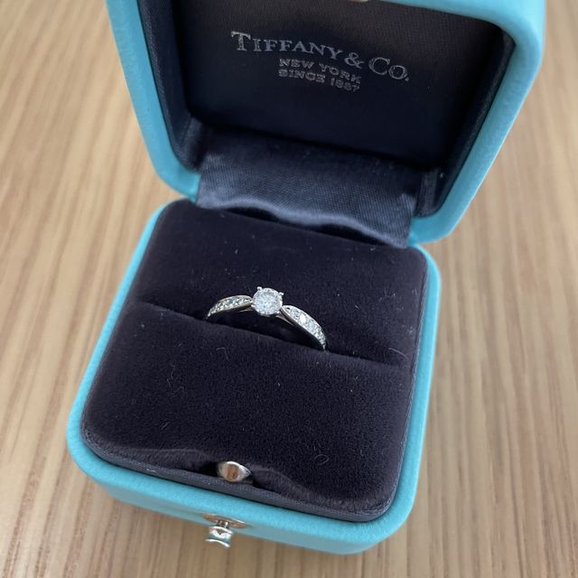 【ティファニー(Tiffany & Co.)の口コミ】 一粒ダイヤのデザインが理想的という話を覚えていてくれて、主人がサプラ…