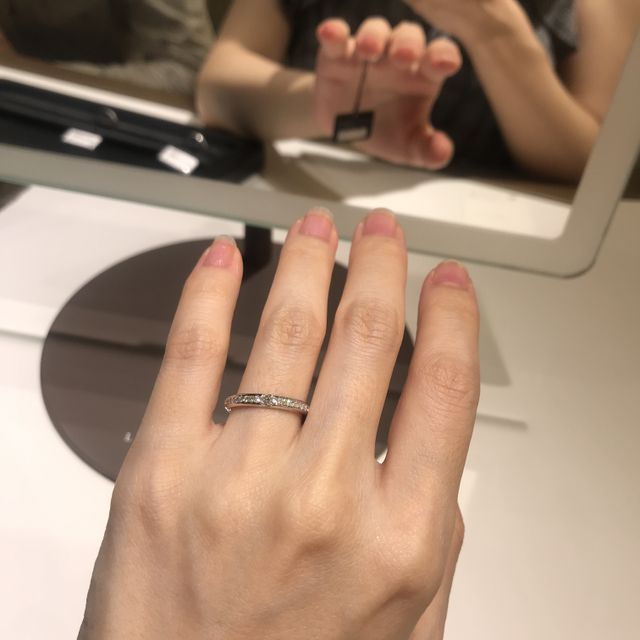 【ラザール ダイヤモンド(LAZARE DIAMOND)の口コミ】 アプローズは真ん中のみが大きくて華やか、かつ、レールが太めで普段使い…