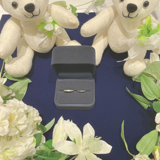 【4℃ BRIDAL(ヨンドシーブライダル)の口コミ】 妻⇒細身のデザインでダイヤが1粒ついているもの
旦那⇒傷が付き…