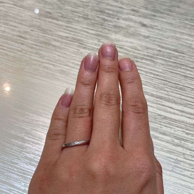 【TRECENTI(トレセンテ)の口コミ】 いろいろ見させていただき、写真の指輪が気に入りましたが、どこから見て…
