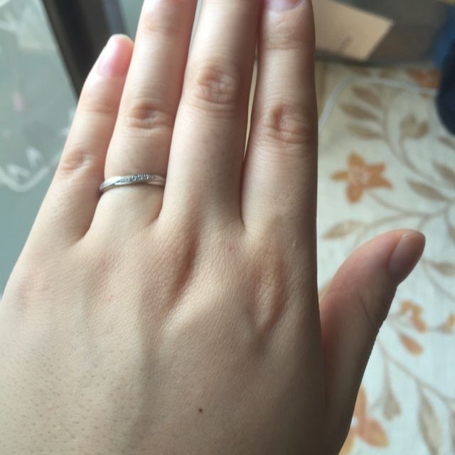 【4℃ BRIDAL(ヨンドシーブライダル)の口コミ】 うねったデザインがおしゃれで、ほかにあまりないと思い決めました。
価格…