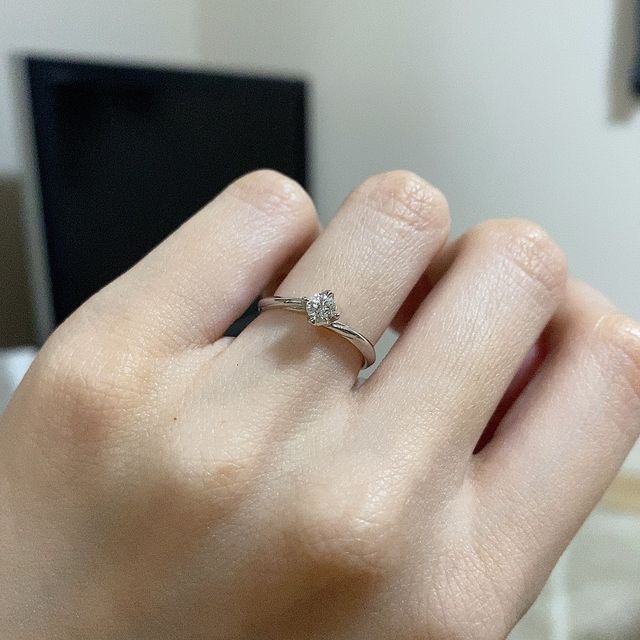 【銀座ダイヤモンドシライシの口コミ】 デザインに一目惚れをして決めました！
ウェーブのかかったシンプルなデザ…