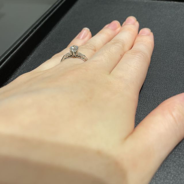 【エクセルコダイヤモンド(EXELCO DIAMOND)の口コミ】 たくさんの種類の台座を見せていただき、お気に入りを決めていきました。…