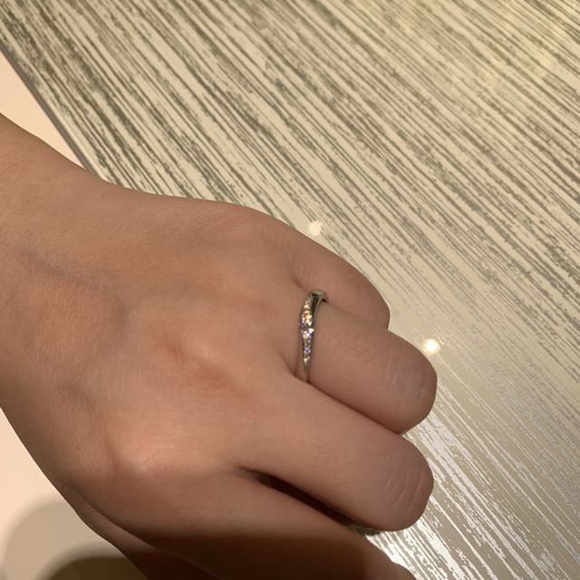 【TRECENTI(トレセンテ)の口コミ】 ウェーブタイプ。ハーフエターニティ。ダイヤモンド原石を２つに割った片…