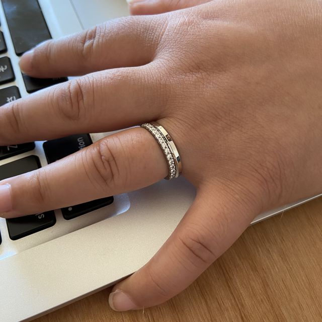 【アイプリモ(I-PRIMO)の口コミ】 結婚指輪として夫(私)用に購入したものと同じものを、妻も重ね付けで着用…