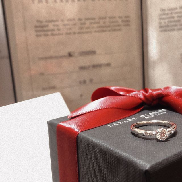 【ラザール ダイヤモンド(LAZARE DIAMOND)の口コミ】 ストレートやウェーブ様々なデザインがあり、ダイヤモンドと台座を別々に…